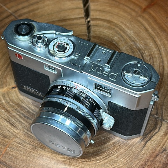 PETRI 1.9 Color Corrected Super Camera w/ Aux Lens Set & Original Case - Working - Picture 16 of 16